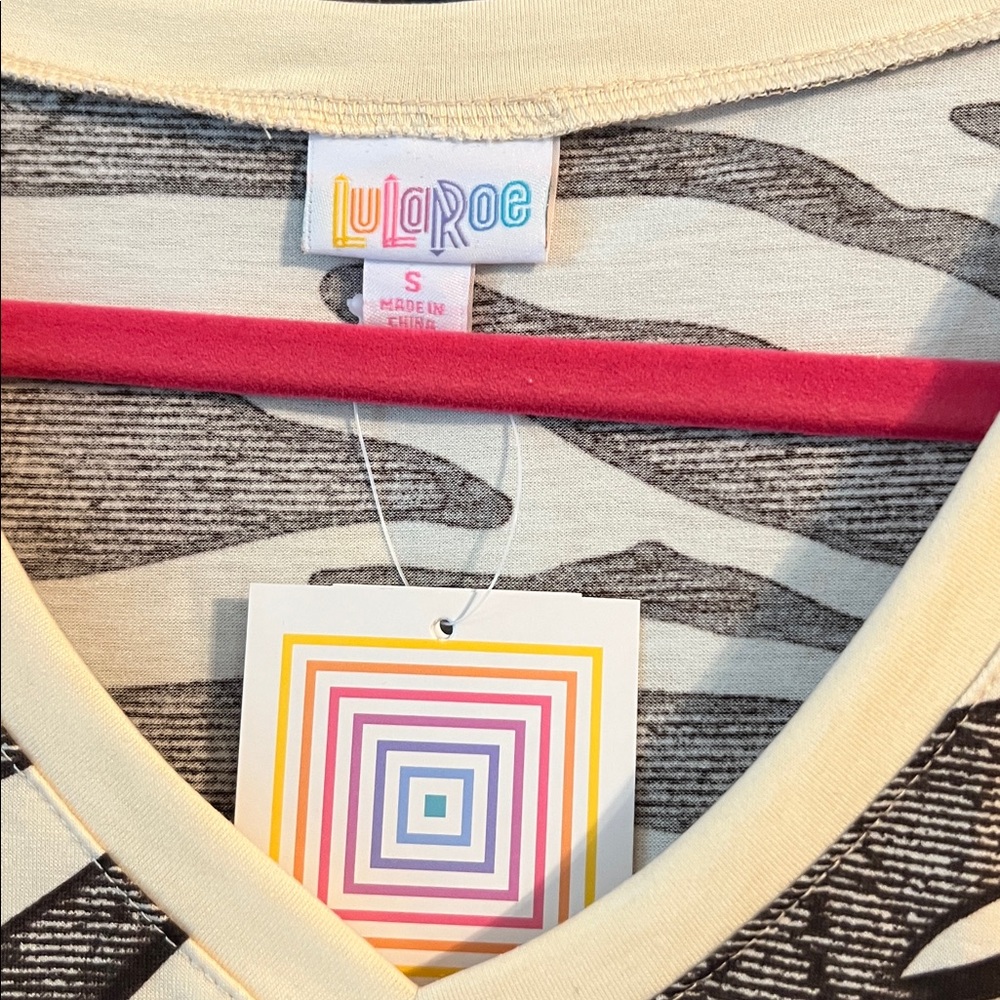 LuLaRoe Iris Top - Small - Picture 7 of 11